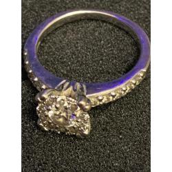 Diamond 18ct white gold ring