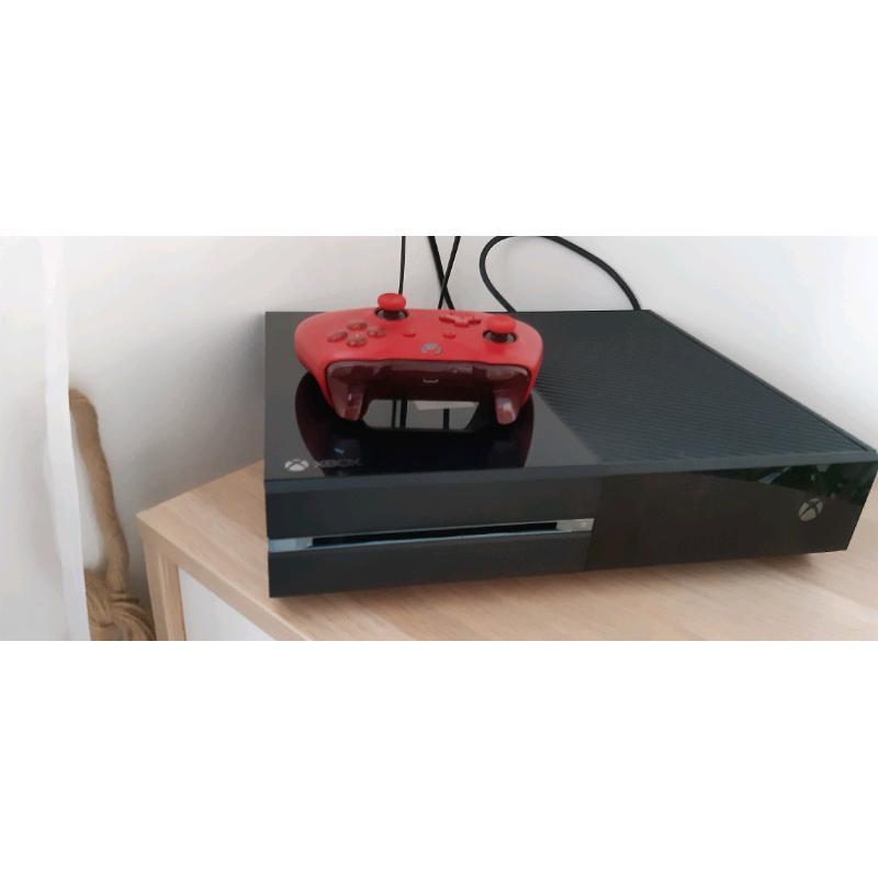 Xbox 1 with controller and Sims 4 game