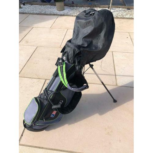 Full set of junior golf clubs
