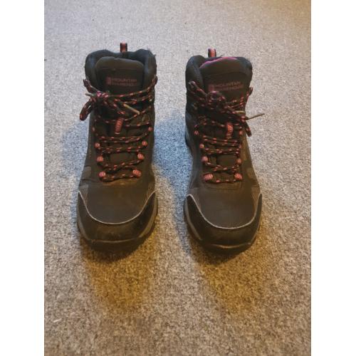 Size 4 Girls Mountain Warehouse Boots!