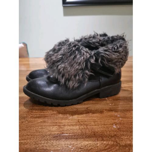 size 1 black winter boot