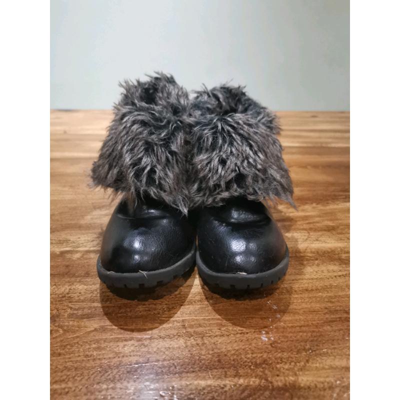 size 1 black winter boot