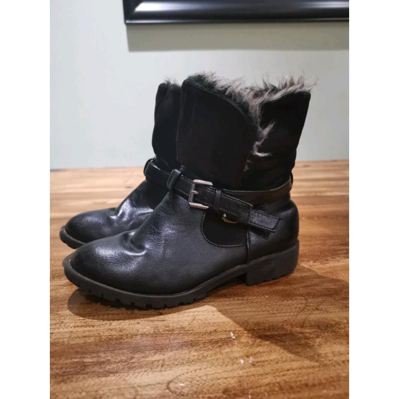 size 1 black winter boot