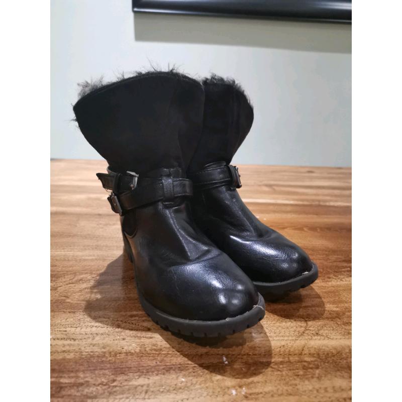 size 1 black winter boot